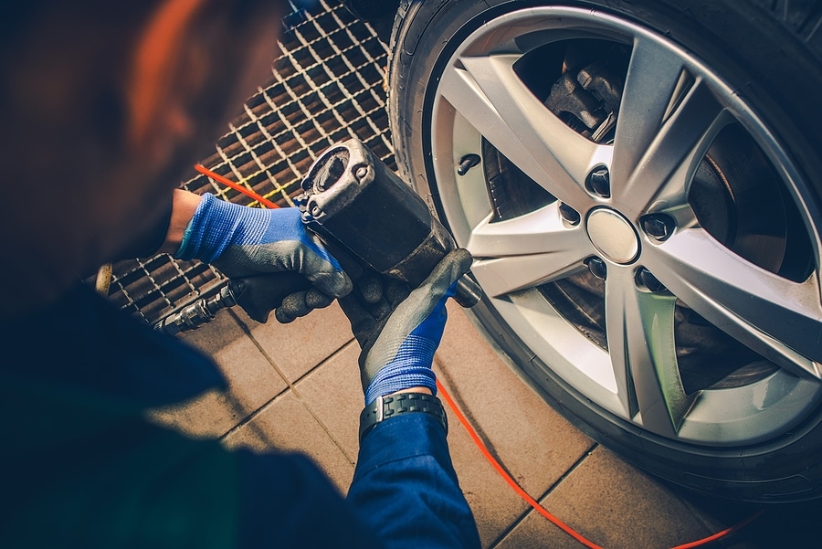 Image of a mechanic working on a car on Hollenshade's automotive services website