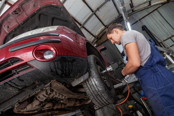 Image of a mechanic working on a car on Hollenshade's automotive services website